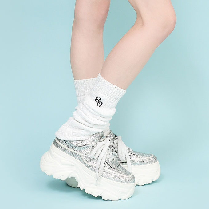 【GYDA × 靴下屋】刺繍ルーズレッグウォーマー