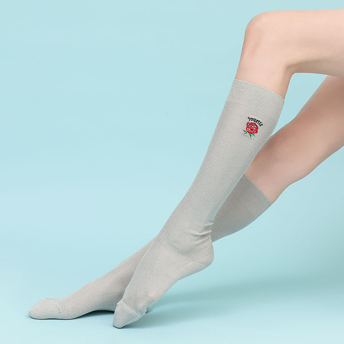 【jouetie × 靴下屋】刺繍ラメリブハイソックス